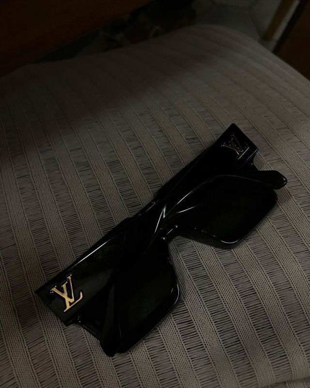 louis vuitton sunglasses shades designer luxe luxury aesthetic vibe vibes fashion style black and gold Mens Shades Sunglasses, Louis Vuitton Outfits, Louis Vuitton Glasses, Expensive Sunglasses, Mens Eye Glasses, Louis Vuitton Outfit, Black And Gold Aesthetic, Glasses Frames Trendy, Black Gold Sunglasses