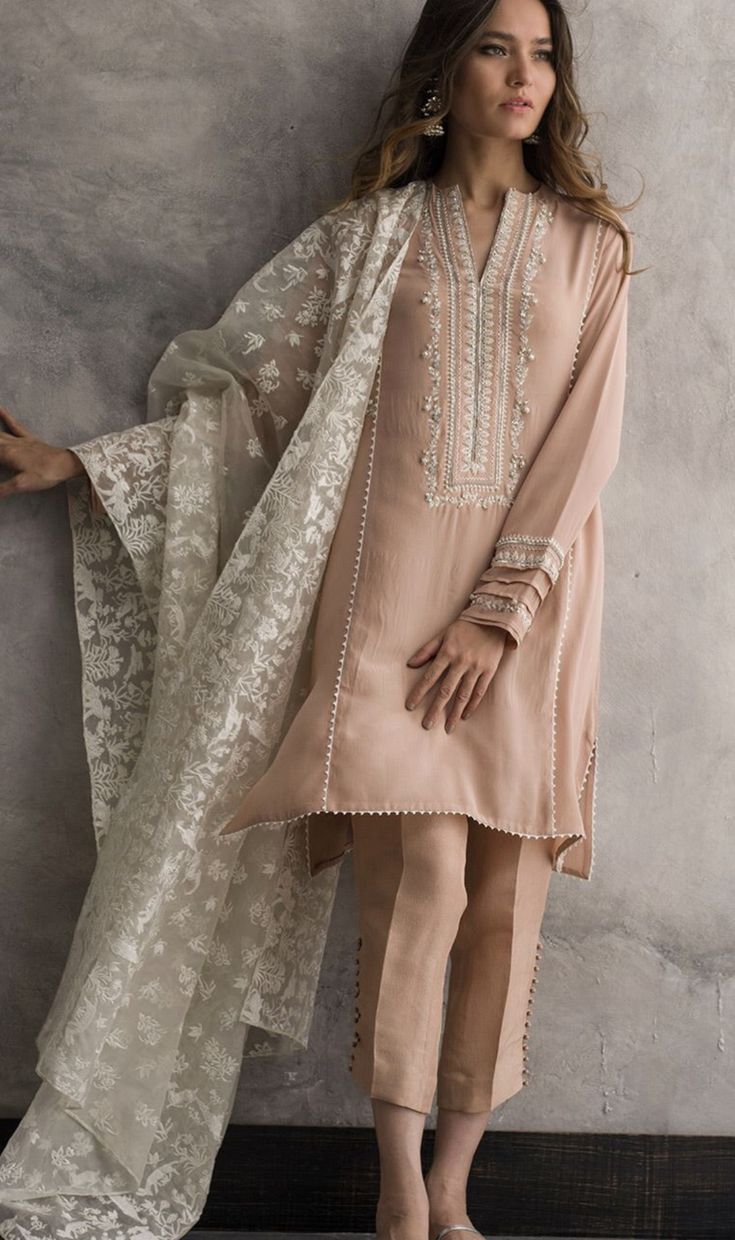 Nikkah Dress, Pakistani Fashion Casual, Pakistani Dresses Casual, Pakistani Fashion Party Wear, Salwar Kamiz, Kendall Jenner Outfits, Dress Indian Style, Stylish Dresses For Girls, Pakistani Dress Design