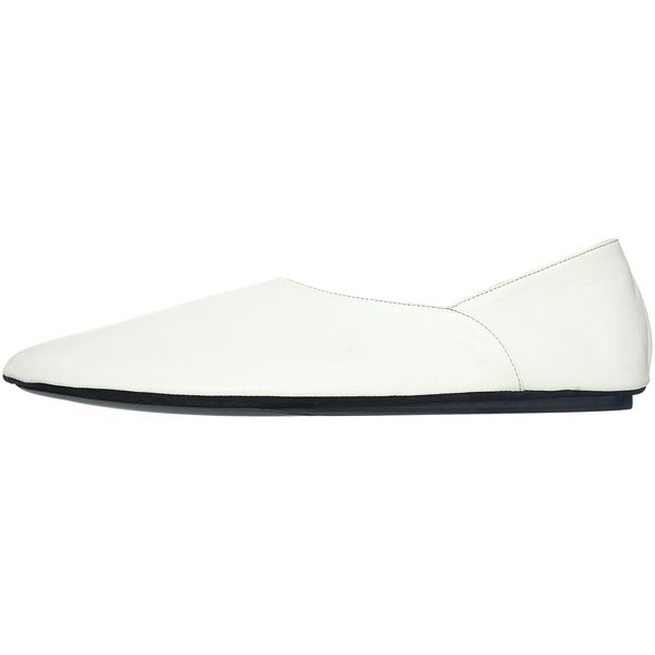 Jil sander white leather slippers material: 100% leather germany Leather Slippers, Footwear Design Women, Jil Sander, Sanders, Womens Slippers, White Leather, Designer Shoes, Designing Women, Slippers