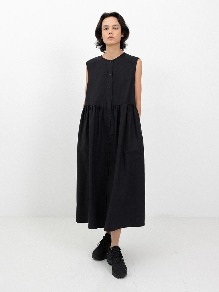 Composition : Cotton 68% Linen 32%Country of Origin : Republic of Korea Black Linen Dress For Workwear In Summer, Black Linen Dress For Summer Workwear, Chic Black Linen Dress, Spring Black Linen Midi Dress, Black Sleeveless Linen Dress For Daywear, Sleeveless Black Linen Dress For Daywear, Elegant Black Linen Dress For Daywear, Black Linen Dress, Linen Maxi Dress