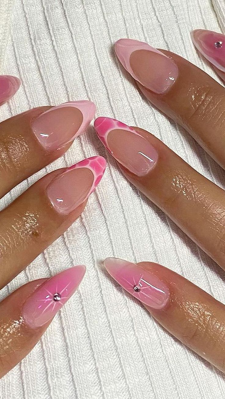 Nails Acrylic Feminine, Almond Nail Design Ideas Summer, Pink Nail Inspo Acrylic Almond, Almond Pink Nail Designs, Almond Long Nails Design, Sza Nails Idea, Blue And Pink Aura Nails, Birthday Nail Inspo Almond, L Acrylic Nails