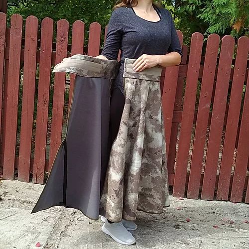 Horse Riding Skirt Pattern, Riding Skirt Pattern, Horse Riding Skirts, Equestrian Skirt, Winter Horse Blanket, Equestrian Gift Ideas, Winter Equestrian, Equestrian Clothes, Riding Skirt