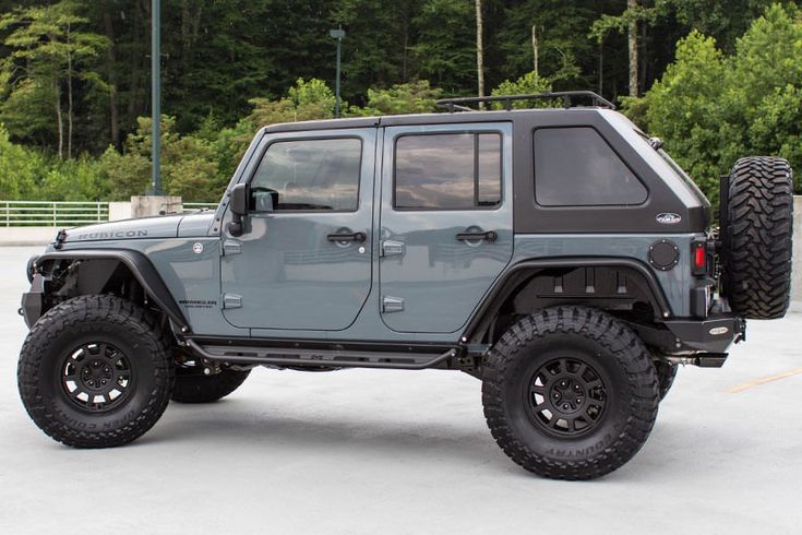 a gray jeep parked in a parking lot