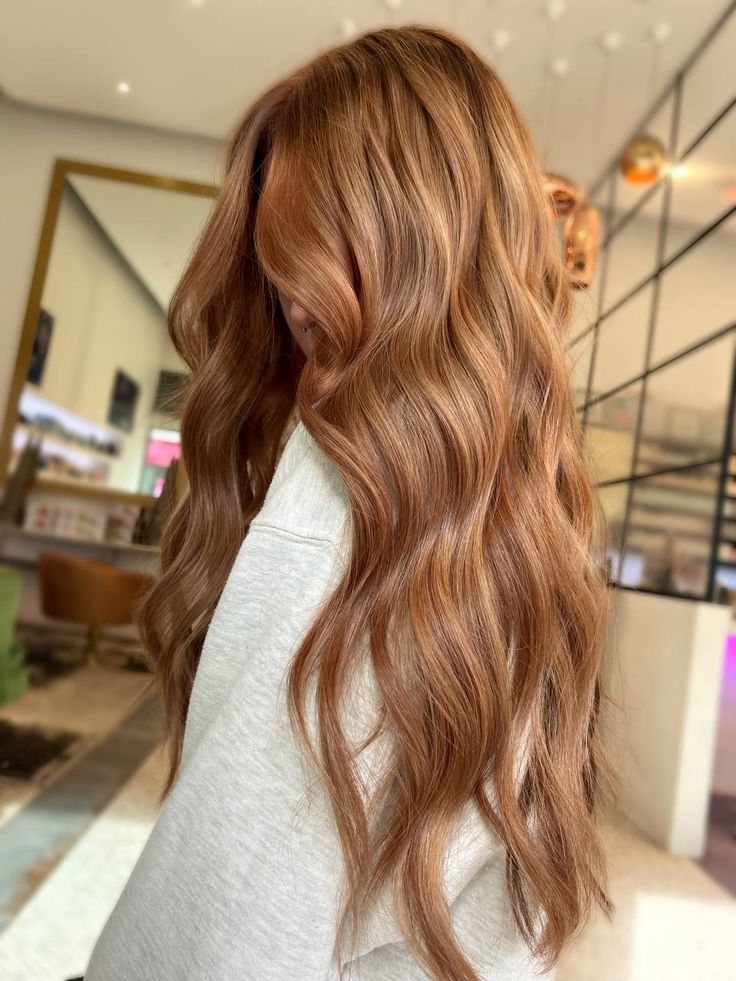 Ginger Hair With Caramel Highlights, Medium Gold Copper Hair, Cowboy Copper Hair Light, Subtle Red Hair Strawberry Blonde, Auburn Hair Balayage Blonde, Cool Red Tones For Hair, Cowboy Copper Hair With Blonde Balayage, Cinnamon Swirl Hair Color, Dirty Blonde Strawberry Hair