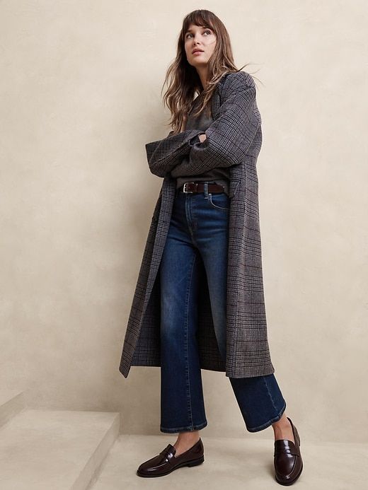 High-Rise Bootcut Cropped Jean | Banana Republic Factory Banana Republic Factory Outfits, Kick Crop Jeans Outfit Fall, Crop Straight Jeans Outfit, Cropped Bootcut Jeans Outfit, Cropped Pants With Boots, Winter Work Fashion, Trousers And Boots, Banana Republic Outfits, Jeans Boots Outfit