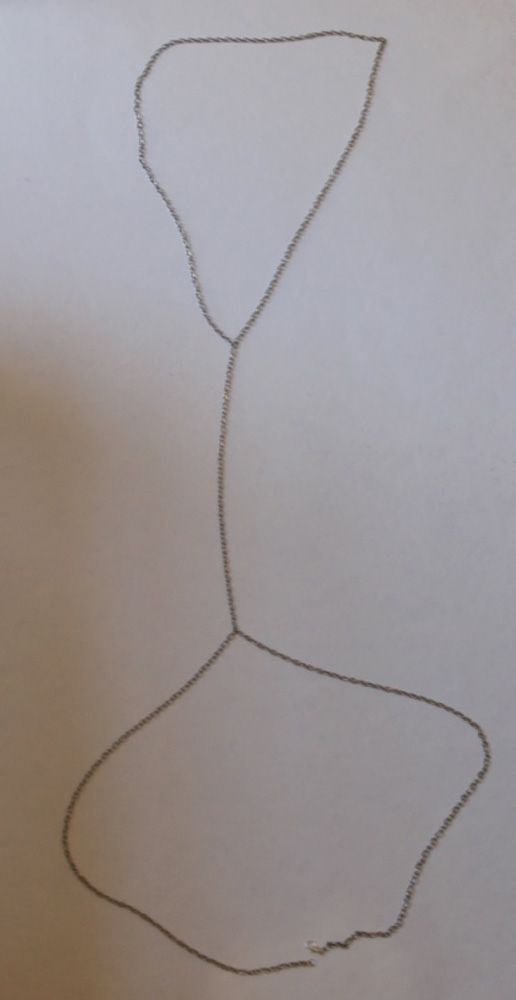 How to Make a Body Chain - DIY Jewelry Hub Body Chain Outfit, Jewelry Shop Ideas, Body Chain Jewelry Outfit, Diy Body Chain, Body Jewelry Diy, Chain Outfit, Body Chain Harness, Object Sculpture, Diy Bra