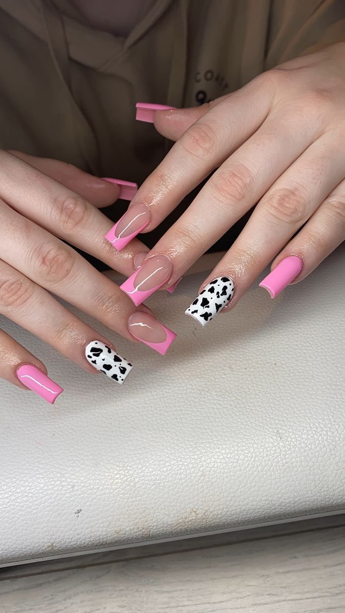 Nails For Nashville Vacation, Bright Pink Cow Print Nails, Short Pink Cow Print Nails, Cow Print Valentine Nails, Pink Cowprint Nails Acrylic, Pink Cowgirl Nails, Short Cow Print Nails, Cowprint Nail Design, Cowgirl Nails Designs