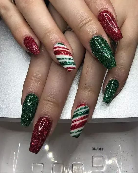 Nail Ideas For Christmas, Red Sparkly Nails, Sparkly Christmas Nails, Easy Christmas Nail Art, Christmas Nail Art Easy, Christmas Red And Green, Christmas Nail Art Ideas, Candy Cane Nails, Red Christmas Nails