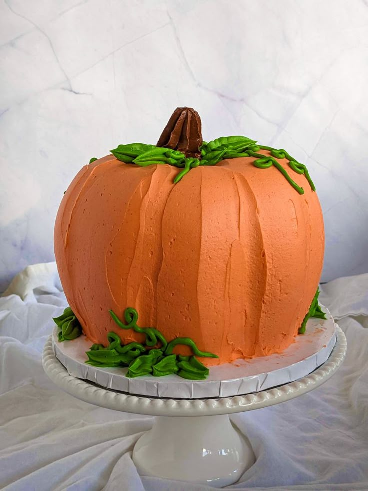 there is a cake that looks like a pumpkin