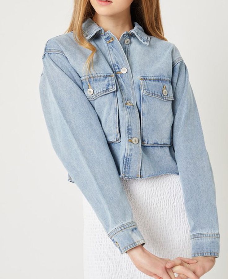 The perfect cropped denim jacket... essential for all seasons! How can you beat this price?!? Short Jean Jacket, Vibe Classic, Light Denim Jacket, Light Wash Denim Jacket, Vintage Jean Jacket, Long Sleeve Denim Jacket, Short Jean, Frayed Hem Jeans, Crop Jean Jacket