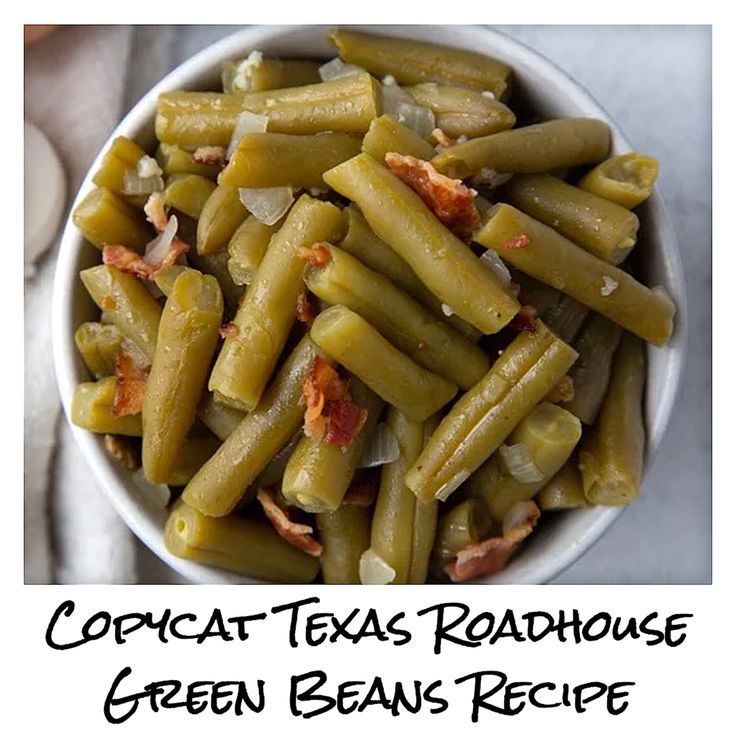 green beans in a white bowl with bacon on top and text that reads cocta - texas roadhouse green beans recipe