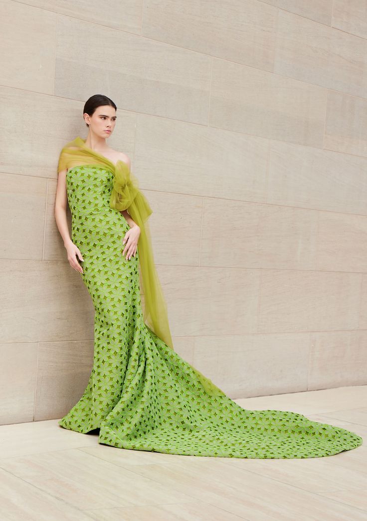 Full length strapless gown with train, embroidered floral pattern, and bow tulle shawl Tulle Shawl, 2023 Couture, Green Formal Dresses, Fall 2024 Fashion, 2024 Fashion Trends, Gown Pattern, Bow Pattern, Strapless Gown, 2024 Fashion