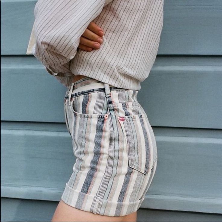 Urban Outfitters Bdg Striped High Waisted Denim Cuffed Shorts 6 Alt Summer Outfits, Denim Shorts Outfit, Tokyo Street Fashion, Striped Denim, Urban Outfitters Shorts, Modest Summer Outfits, Mom Shorts, Soft Grunge, Grunge Style