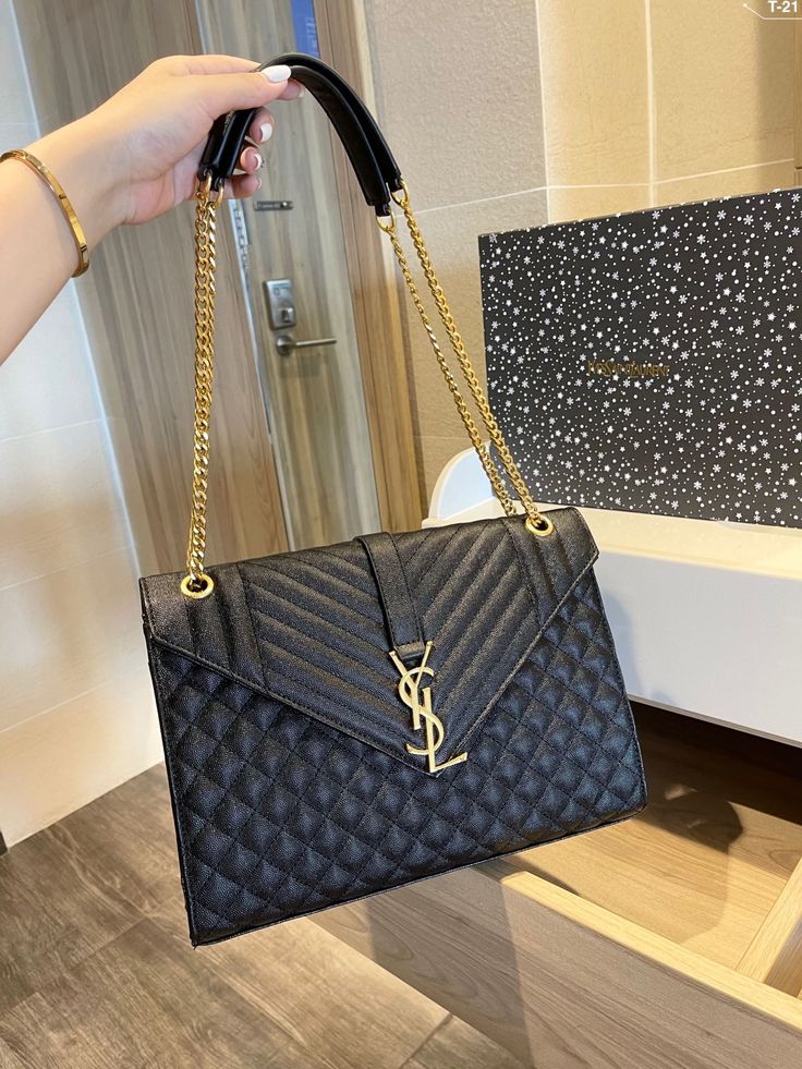 PRODUCT DETAILSIncludes Shipping bags. dustbag sleeper. care manual. booklet. tag. Luxury Bags Collection, Luxury Purses, Pretty Bags, Large Bag, Branded Bags, Bags Designer Fashion, New Bag, Luxury Handbags, Luxury Bags