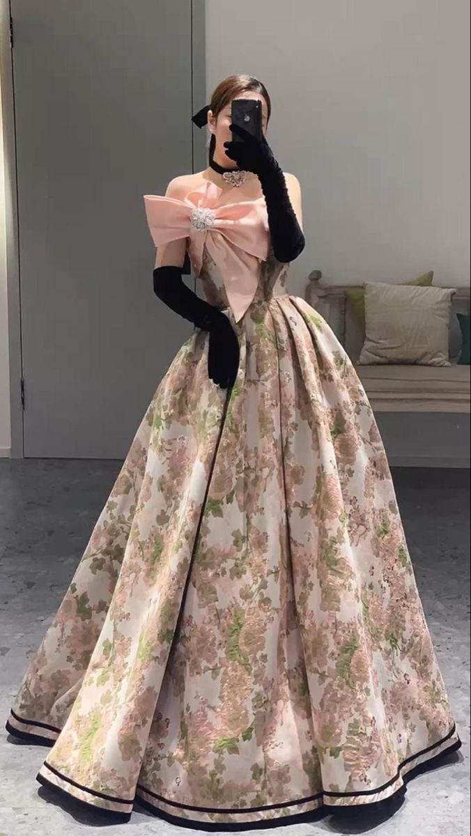 Gowns Dresses Elegant, Old Fashion Dresses, Prom Dress Inspiration, Pretty Prom Dresses, Fame Dr, Fairytale Dress, Glam Dresses, Fancy Outfits, Mode Inspiration