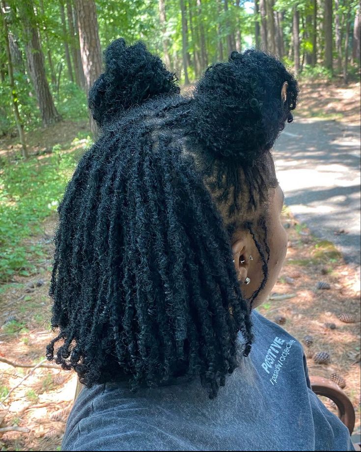 Small Locs Curly Ends, Medium Sized Locs Women, Short Locs Women, Micro Locs Styles, Small Locs Black Women, Micro Locks, Dreadlocks Hair Care, Micro Locs, Loc Hairstyles