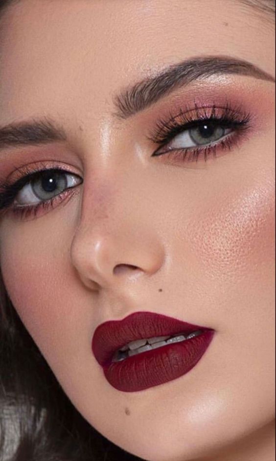 Elegant Red Makeup, Makeup For Wine Colored Dress, Makeup With Maroon Dress, Mekup Bride Simple, Bridal Lipstick Colors, Aesthetic Eye Makeup, Bold Lipstick Makeup, Red Lipstick Makeup Looks, Maroon Lipstick