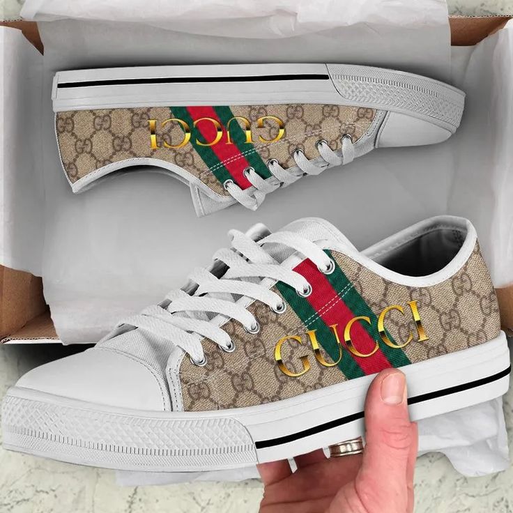 Low Top Canvas Shoes Gucci Shoes Sneakers, Shoe Crafts, Black Bottom, Fashion Revolution, Gianni Versace, Sneaker Brands, Black Bottoms, Gucci Shoes, Stylish Shoes