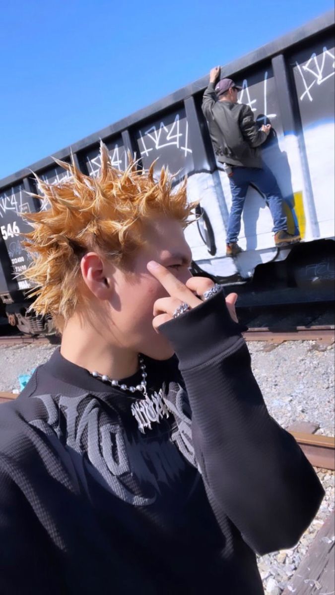 Punk Guy Hairstyles, Punk Spiked Hair, Y2k Spiky Hair Men, Punk Spikes Hair Short, 2000s Spiky Hair Men Punk, Punk Men Aesthetic, Techno Hairstyles Men, Short Punk Hairstyles Men, Men Spiky Hairstyle