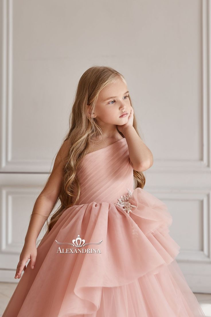 Flower Girl Dresses / Party Dress / Wedding Dress #firstcommunion #flowergirldress #communiondress #firstcommuniondress #whitedress #dressforprincess #weddingdress #whitedress #tulledress #partydress #childrendress #dressforprincess #princessdress #daminha #candydress #gown #gowndress #weddinggown #girldress Flowing Dress, Layered Tulle Skirt, Womens Prom Dresses, Flowing Dresses, Dress Aesthetic, Dresses Party, Pageant Dresses, Girls Party Dress, Dresses Kids Girl