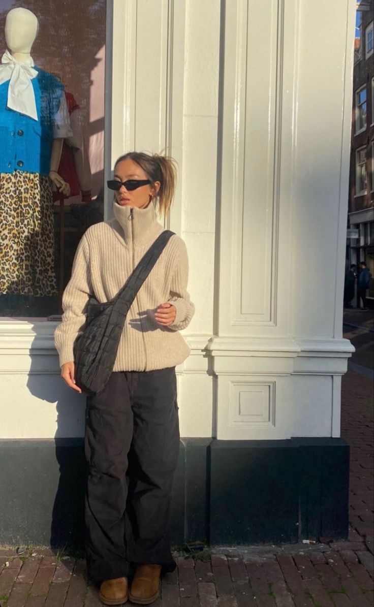 Ny Fall Fashion Street Styles, Winter Outfits 23/24, Morning Walk Outfit Winter, Mid Zip Sweater Outfit, Ugh Winter Outfits, Cold Weather Europe Outfits, Cream Fleece Outfit, Australian Winter Fashion 2023, Fisher Vest Outfit