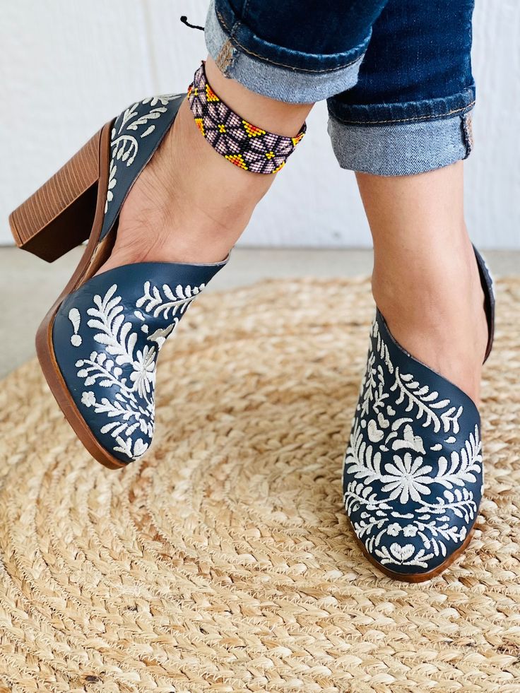 Embroidery Mexican Heel Wedges Huarache Sandal Style Boho - Etsy Leather Wedding Heels, Embroidery Mexican, Heel Wedges, Huarache Sandals, Leather Wedding, Mode Boho, Wedding Heels, Fabulous Shoes, Crazy Shoes