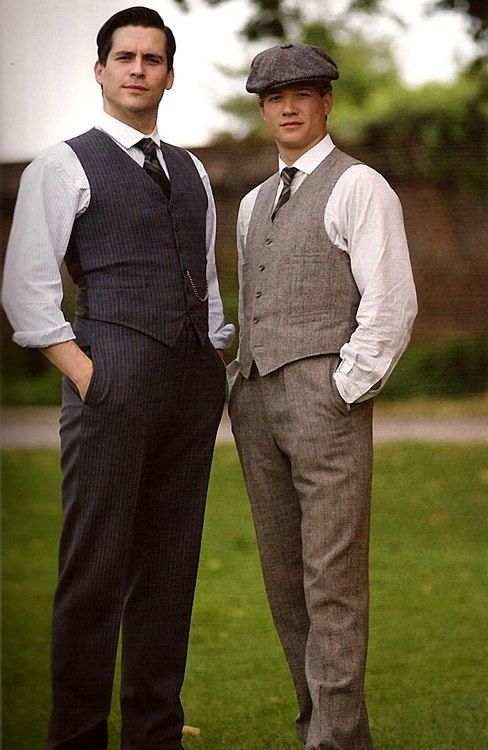 Robert James-Collier and Ed Speleers on the set of Downton Abbey 1920s Butler, Rain Costume, 1920 Men, Ed Speleers, 20s Men, Thomas Barrow, Drowsy Chaperone, Rob James Collier, Radium Girls