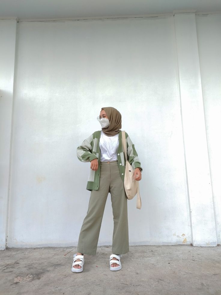 Ootd Warna Mint, Mint Green Outfits Hijab, Outfit Hijab Sweater, Green Outfit Hijab, Style Kulot, Matcha Outfit, Ootd Kulot, Mint Green Outfits, Green Hijab