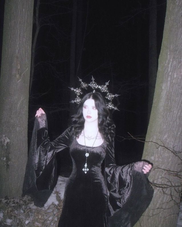 Queen Of The Damned Outfits, Goth Outfit Inspo, Punk Subculture, Goth Fits, Goth Stuff, Alt Aesthetic, Fit Pics, Goth Subculture, Romantic Goth