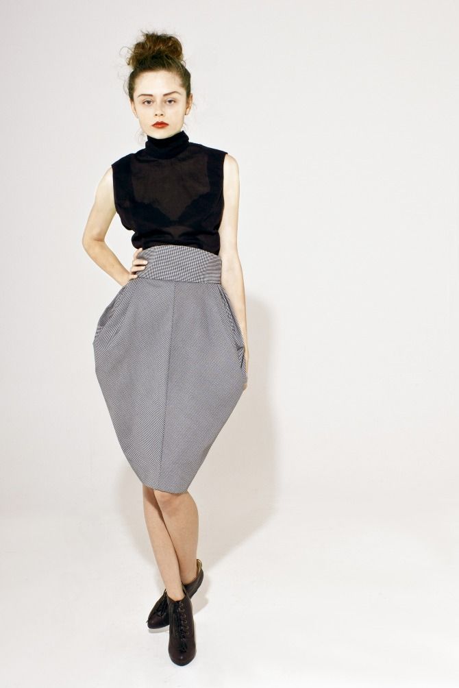 This is an example of a Peg Skirt. Peg Top Skirt, Skirt Silhouettes, Delphos Dress, Pegged Dress, Peg Skirt, Pegged Skirt, Skirt Lengths, Uni Fashion, Formal Wear Women