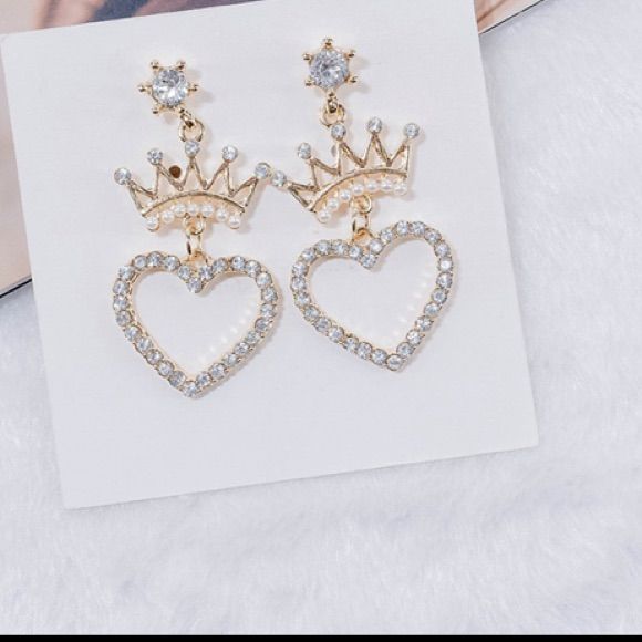 Elegant Crown Hearts Shaped Rhinestone Earrings Xv Jewelry, Elegant Crown, Crown Earrings, Rhinestone Crown, Gold Rhinestone, Rhinestone Earrings, Heart Shapes, Jewelry Earrings, Crown