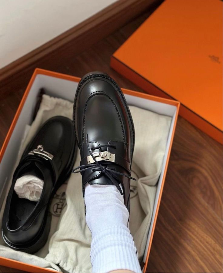 Hermes Loafers, Trendy Shoes For Men, Hermes Boots, Prada Loafers, Fashion Coquette, Coquette Outfits, Ootd Aesthetic, Best Shoes For Men, Birkin Kelly