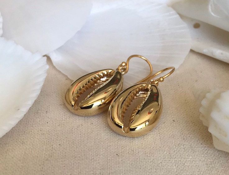 This listing is for one pair of shell earrings only. The other earrings shown are for display purposes only but are available on my website and are sold separately. They are beautiful shiny medium sized shell earrings with gold mirror finishes on a 24k gold vermeil (on silver). The shell measures width 14mm or 22mm and the  Overall drop- length is 31.83mm or1.25 inches. Beach Style Jewelry, Crafts Jewelry, Diy Crafts Jewelry, Shell Earrings, Gold Mirror, Ear Wire, Cute Jewelry, Beach Style, Gold Vermeil