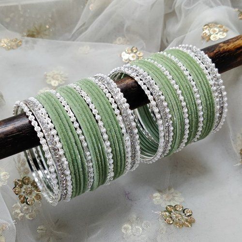 Bangles Set Designs, White Stone Jewellery Set, Indian Bangles Aesthetic, Velvet Bangles Set, Bangles Set Indian, Punjabi Bangles, Bangles Aesthetic, Pakistani Bangles, Colourful Bangles