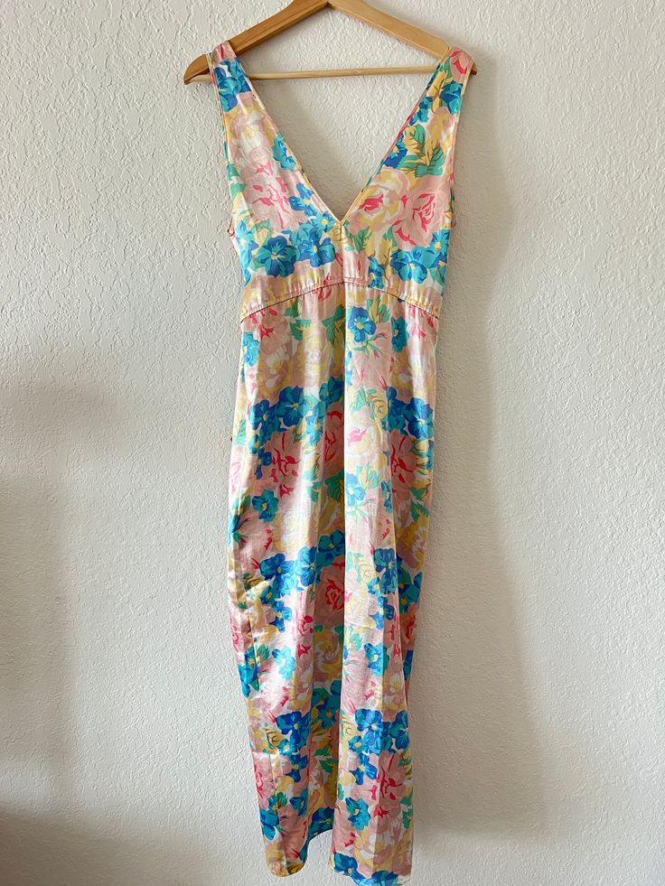 Vintage Victoria's Secret maxi dress 100% polyester Button closure on side Best fits sizes XS-S Floral Print V-neck Loungewear Dress, Summer Floral Maxi Dress For Daywear, Floral Print Maxi Dress For Daywear, V-neck Lined Maxi Dress For Daywear, Summer Linen Maxi Dress For Daywear, Spring Loungewear Floor-length Dress, Floral Print Floor-length Maxi Dress For Daywear, Spring Floor-length Loungewear Dress, Floor-length Spring Loungewear Dress