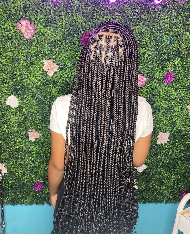 Shmedium Knotless Braids Long With Curls, Medium Knotless Braids Waist Length, Small Knotless Braids With Curly Ends, Knotless Braids With Curly Ends, Braids With Curly Ends, Braids Hairstyles For Black Women, Cute Braids, Cute Box Braids, Big Box Braids Hairstyles