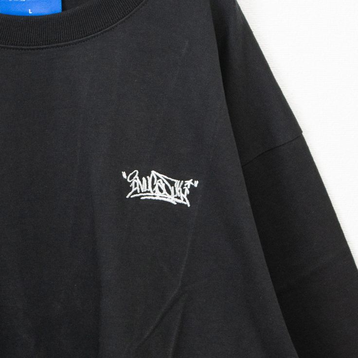 Maltese x Graffiti Logo! A cute design using the Maltese, which is also popular among Korean brands.



 size
 
M: Width 56cm / Shoulder width 54cm / Length 71cm / Sleeve length 26cm

 L: Width 59cm / Shoulder width 57cm / Length 74cm / Sleeve length 27cm



 ■ Country of Origin: China

 ■Material: 100% cotton Graffiti Logo, Vision Street Wear, Korean Brands, Power To The People, Logo A, Knit Sweatshirt, Cute Design, Maltese, Cute Designs