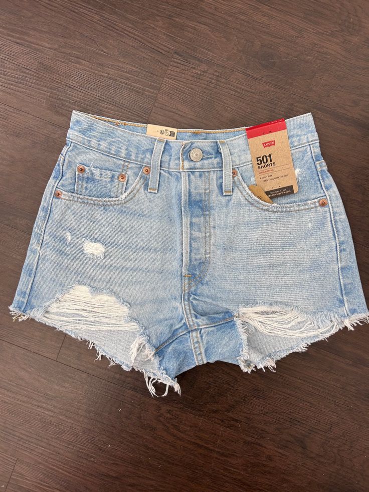 LEVI'S 501 short-Quiet Riot | The Salty Babe Summer Jean Shorts, Levi 501 Shorts, Levis Shorts, Short Pollera, High Rise Jean Shorts, Levi Jean Shorts, Outfit Inspo Summer, Casual Preppy Outfits, Outfit Inspo Casual