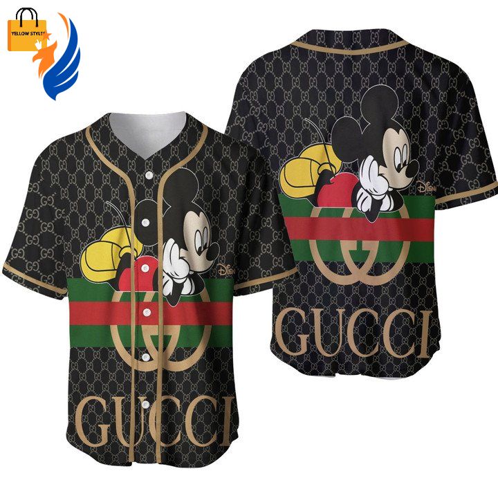 Introducing the Gucci Mickey Luxury Brand Baseball Jersey, a true masterpiece of style and quality. Made from premium materials, this Jersey Shirt Outfit, Gucci Mickey Mouse, Mickey Mouse Baseball, Clothes Sport, Gucci Shirts, Buy Louis Vuitton, Custom Air Force 1, Baseball Jersey Shirt, Buy Gucci