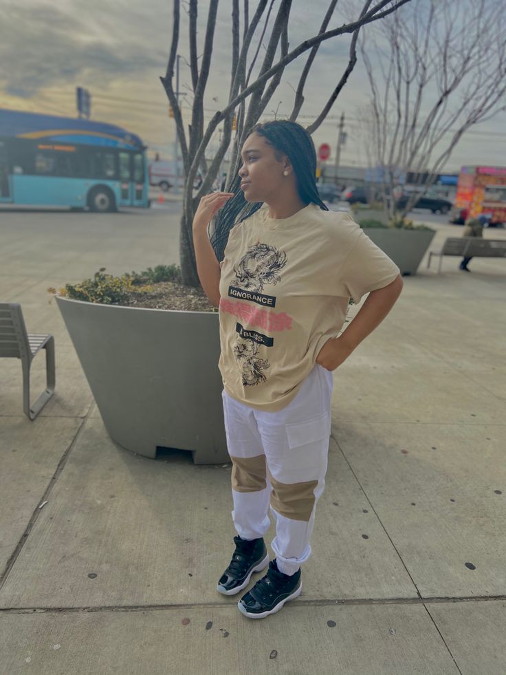 Jordan 11 Outfit Women Black, Jordan 11 Outfit Women Baddie, Beige Streetwear Outfit, Jordan 11 Jubilee Outfit, Beige Streetwear, Jordan Outfits Womens, Jordan 11 Outfit, Jordan 11 Outfit Women, Beige Cargo Pants