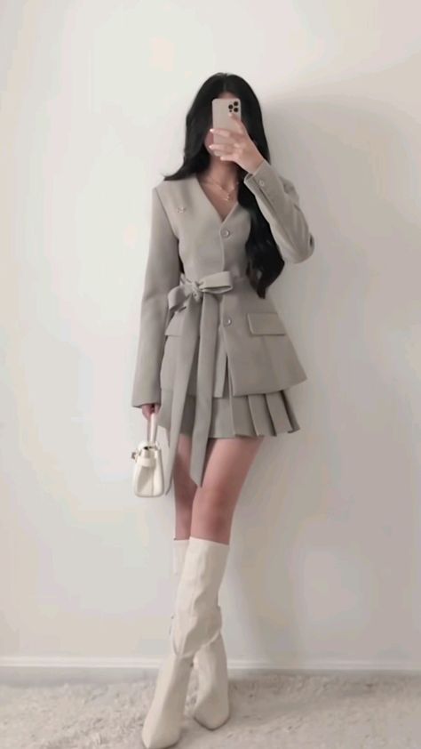 Fashion Outfits Elegant Classy, Coquette Business Outfit, Elegant Girly Outfits, Fancy Korean Outfits, Business Casual Outfits For Women Skirt, Mafia Lady Outfit, Cute Elegant Outfits, Romantic Aesthetic Outfits, Korean Elegant Outfit