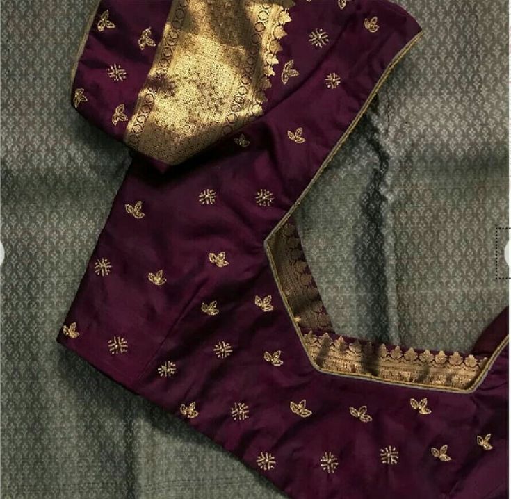 Boat Neck Blouses For Pattu Sarees, Patu Sarees Blouse Designs Simple, Border Blouse Designs Latest, Blouse Back Neck Designs Traditional, Simple Blouse Back Neck Designs, Simple Saree Blouse Designs, Latest Blouse Neck Designs, Lace Blouse Design, Patch Work Blouse Designs