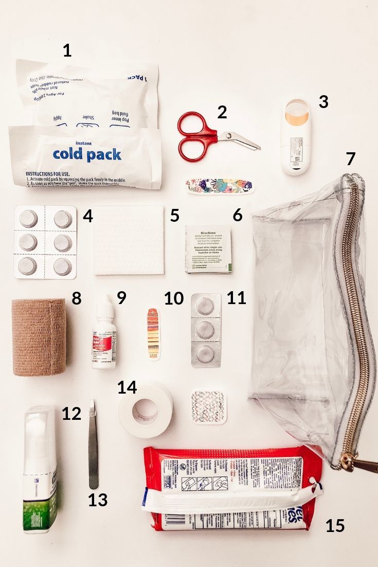 First aid kit for kids packed with all the standard safety essentials! First Aid Kit Diy, First Aid Kit For Kids, First Aid Kit Checklist, First Aid Kit Contents, First Aid For Kids, Diy First Aid Kit, First Aid Kits, Advice For New Moms, Packing Kids