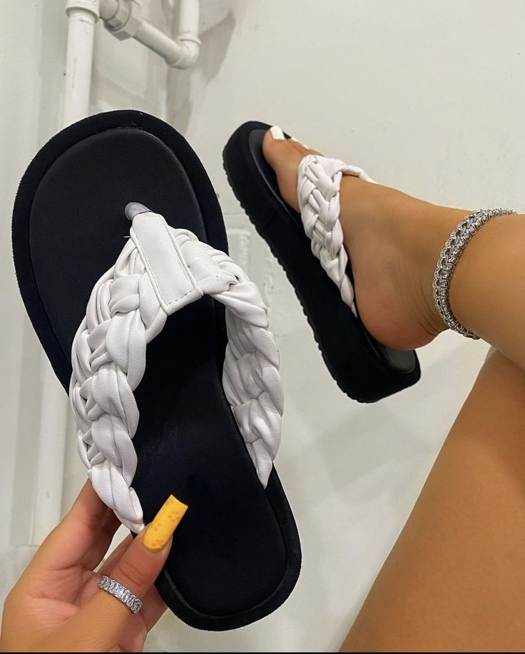 Simple Slippers For Women, Fancy Slippers, Elegant Shoes Heels, Fancy Sandals, Women Slippers Fashion, Pretty Sandals, Pretty Shoes Sneakers, Shoes Heels Classy, Cute Shoes Heels