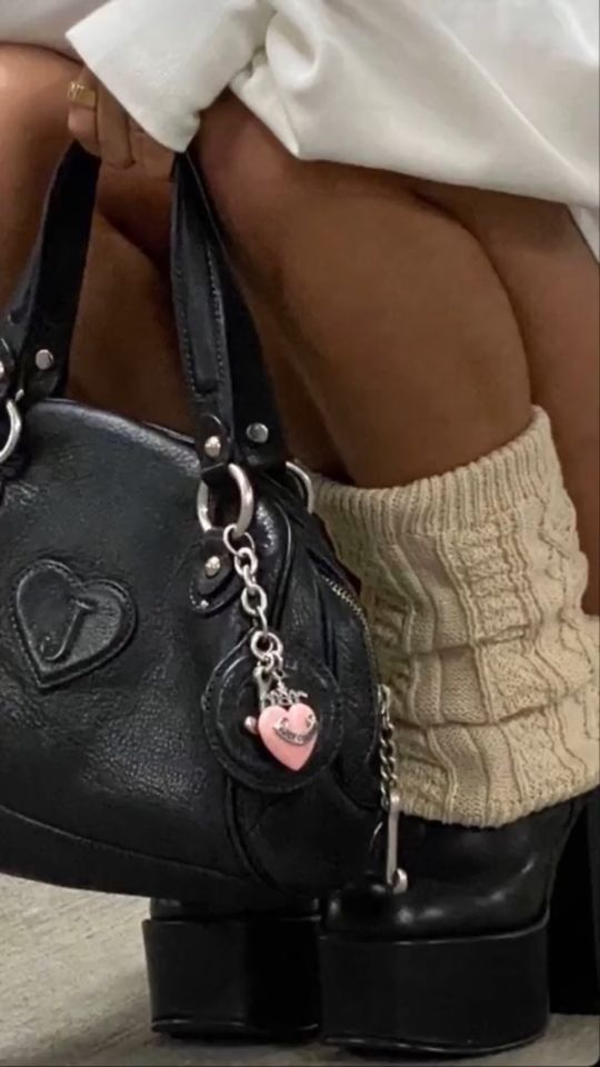 Student Nurse, Pretty Bags, Mode Inspo, ��가을 패션, Cute Bags, Mode Vintage, Mode Inspiration, Tiffany Heart, Lady Dior Bag