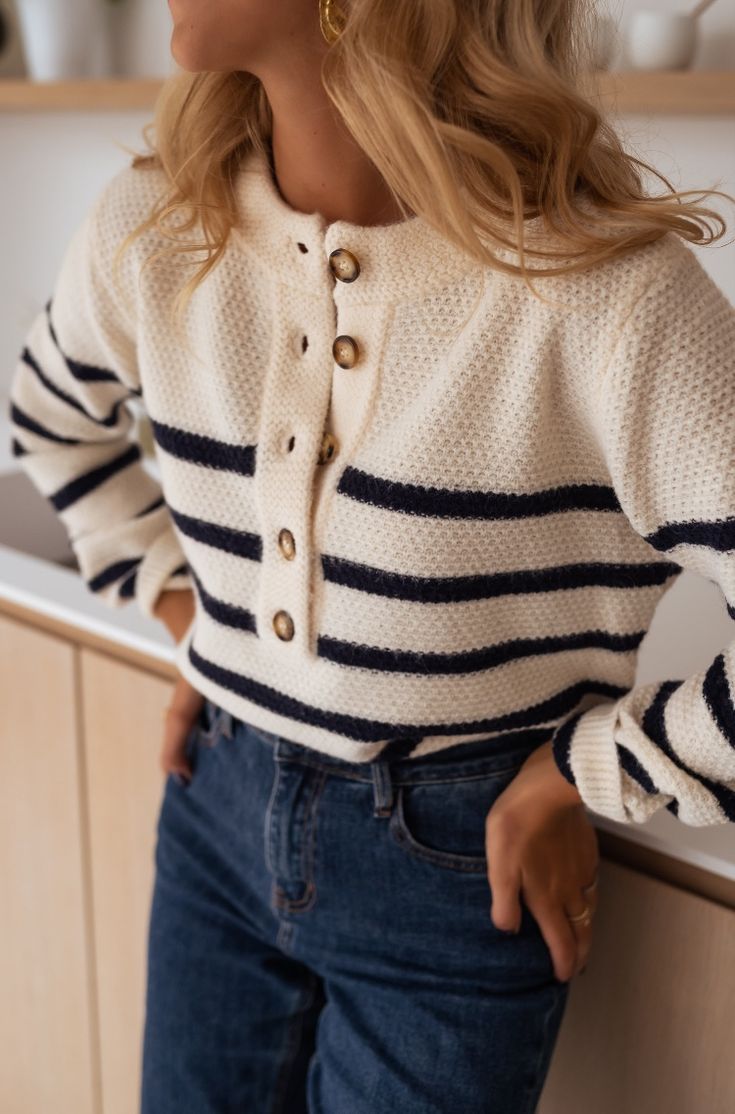 Parisian Women, Sailor Fashion, Favorite Sweater, Cute Sweaters, Autumn Fashion Women, Looks Vintage, Mom Style, Womens Fall, Casual Outfit