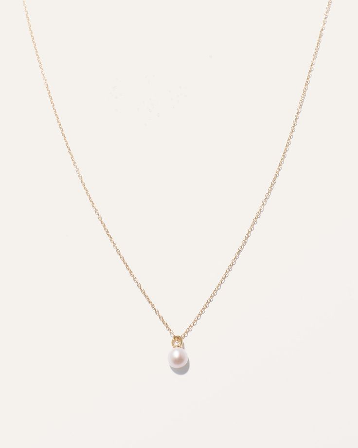 Simple and sophisticated the Dainty Pearl Pendant Necklace is a timeless accessory that effortlessly elevates any look. Wear it alone or layered with other necklaces, you will definitely make a style statement. Simple Pearl Necklace, Gold Necklace Simple, Pearl Necklace Wedding, Simple Pearl, Jewelry Accessories Ideas, Cultured Pearl Necklace, Dainty Gold Necklace, Gold Pearl Necklace, Pearl Pendant Necklace