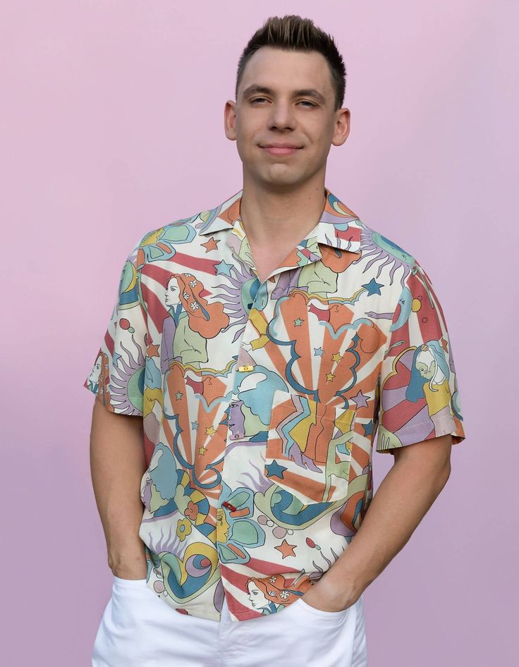 This shirt is in the trend of 2021! The male cut makes it fit both men and women. Colorful and intense patterns catch the eye and the quality of the fabric is perfect for summer heat. The shirt has four retro buttons that complete the whole. You just have to have it!Available in sizes: S, MComposition:100% viscoseSize chart: Size Waist Length Sleeve length S 53cm 66cm 28cm M 55cm 69cm 28cm Recommendations:Machine wash at 30 degreesIron with special careDo not tumble dryDo not bleachMade in Polan Retro Buttons, Pumped Up Kicks, Summer Heat, The Trend, Waist Length, The Eye, The Whole, Casual Button Down Shirt, Length Sleeve