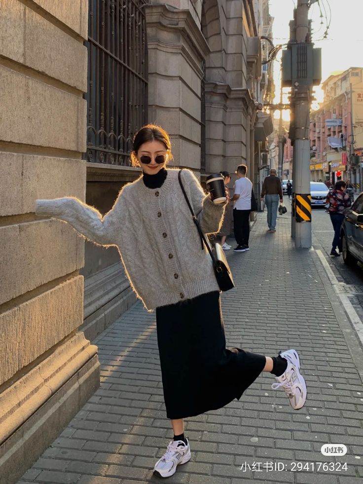 Skirt Outfits Korean Casual, Hongkong Ootd Winter, Oversized Outfit Ideas Korean, Fall Outfit Korean Style, Korean Fall Outfits 2023, Korean Fall Fashion 2023, Korean Fall Aesthetic, Spring Ootd Korea, Fall Fashion Japan