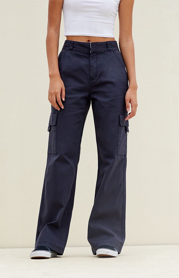 Get the ultimate skater style with the Navy Fold-Over Waist Utility Cargo Pants from PacSun. Boasting a fold-over waistband and cargo side pockets with D-loops, these pants offer a blend of functionality and fashion. With their full-length relaxed leg that transitions into a baggy fit, they're perfect for channeling that effortlessly cool boyfriend look. Pacsun Cargo Pants, Basic Staple Wardrobe, Navy Blue Cargo Pants Outfit, Comic Outfits, Blue Cargo Pants Outfit, Casual Tomboy Outfits, Outfit Ideas For Teens, Japan Clothes, Clothes Pieces